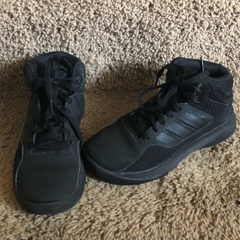 Adidas basketball shoes boys size 1